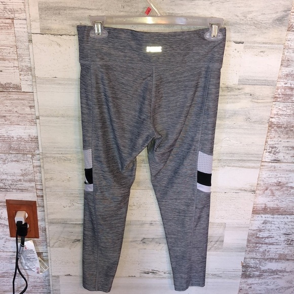 Pink Victoria’s Secret ultimate Capri pants cropped pants size small gra…​ - Picture 4 of 4